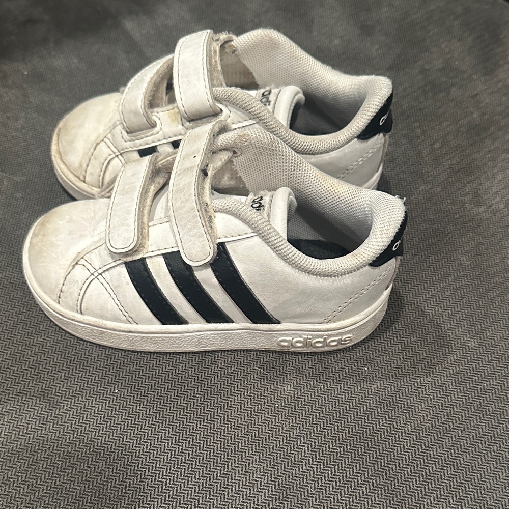 Adidas Kids Sneakers in White and Black
